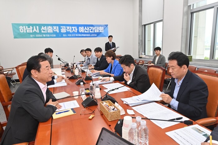 ሃናም ከተማ ብሔራዊና የክልል ምክር ቤቶች ጋር በመተባበር ብሔራዊና የክልል ፋይናንስ ለማረጋገጥ ይሰራሉ