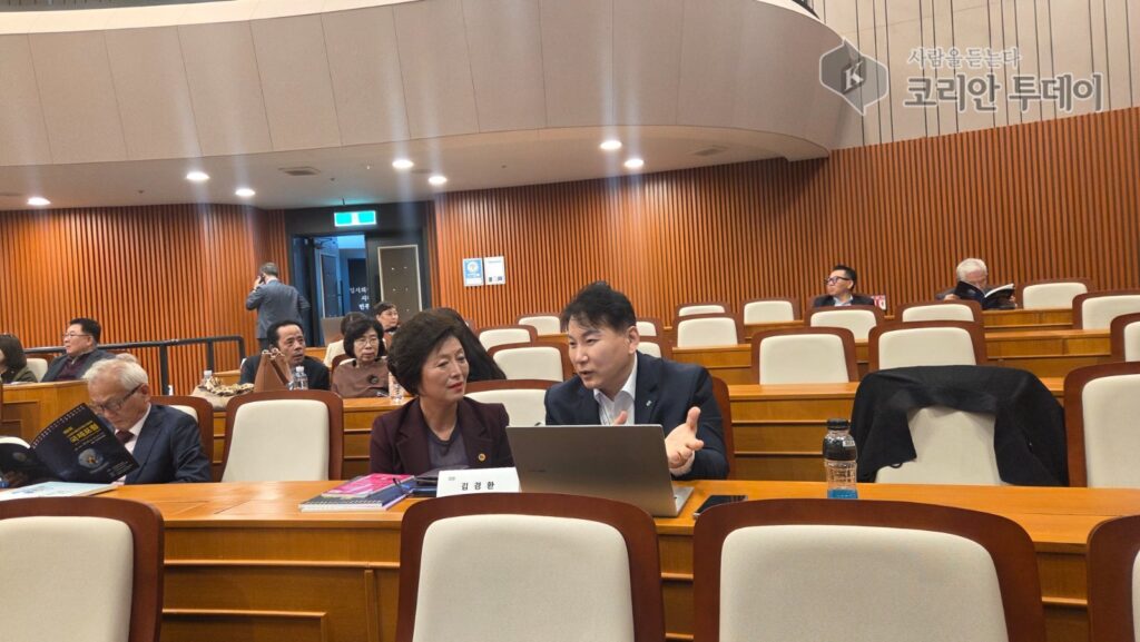 사진: 중국동포연합중앙회 김미정회장과 코리안투데이 연삼흠대표 행사 참여 사진