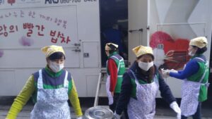 나베봉 그룹 한옥순 소외계층 무료급식 봉사 “앞으로도 소외계층에 온정 전하겠다”