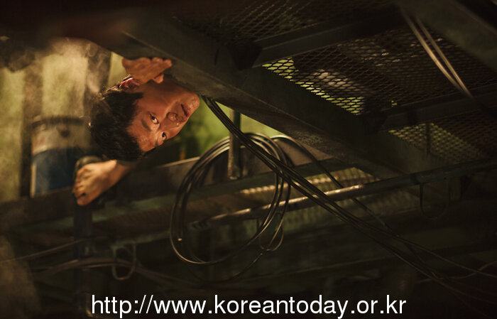 올 여름을 강타할 명품 스릴러가 온다! 미공개 스틸 전격 공개!