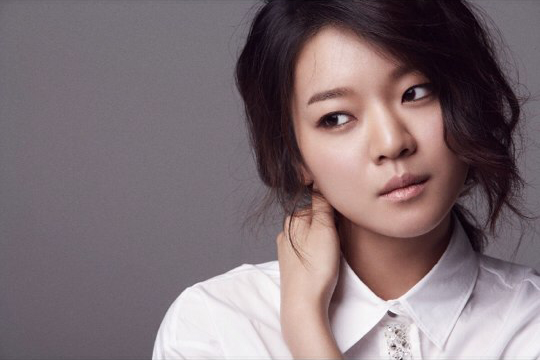 배우 고아성, 영화 ‘오피스’의 이미례 역으로 새로운 연기변신!