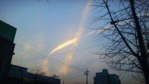 세월호 인양소식과 더불어 리본모양의 구름이 나타났다