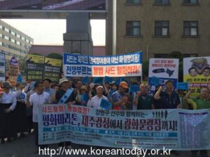 평화마라톤 강명구 선수와 시민사회단체 회원들 청주 통과