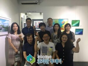 일반인 미술 애호가와 전문 창작 예술가의 소모임인 ‘멋, 삶과 창작미술’에서 처녀 전시회를 열었다.
