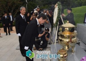 안철수 “국민의당 대표 현충원 참배…….
