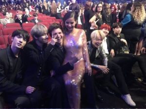 방탄소년단 AMA로 美 데뷔, 배우 안셀 엘코트와 투샷