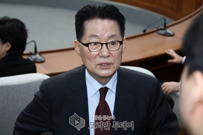 손학규 상임고문….”안 대표 손을 들어주었다는 언론 보도는 오보다”