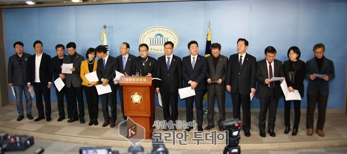 더불어민주당 초선 의원 개헌 논의 촉구