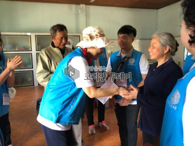 보건교사회, 베트남 꼼툼의 나환자촌 방문하여 나눔봉사 실시
