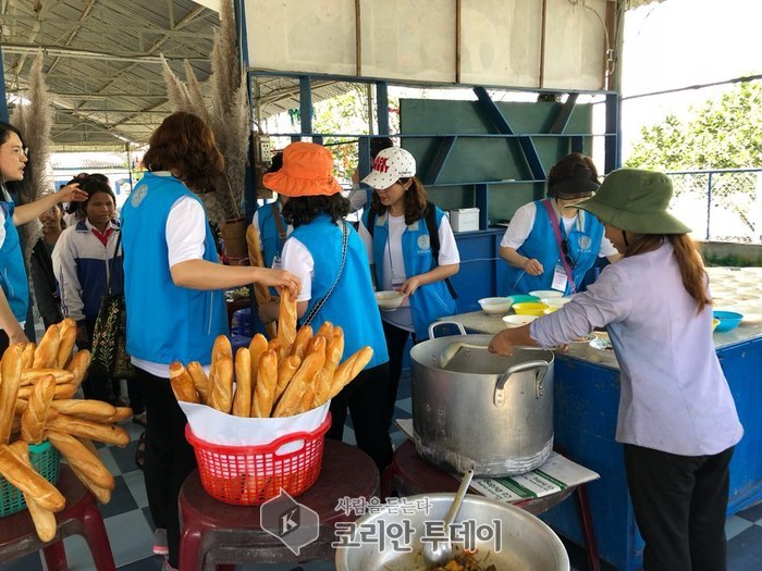 보건교사회, 베트남 꼼툼의 나환자촌 방문하여 나눔봉사 실시