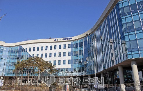 진주교대 교수 “제자 석사 논문 ‘무임승차'”