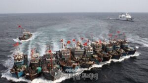 중국어선 북한수역서 ‘싹쓸이 조업