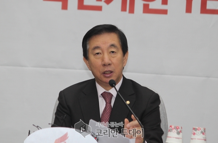 김성태 ‘靑 권력구조 개편안, …. 국정운영 `꼴불견` ‘