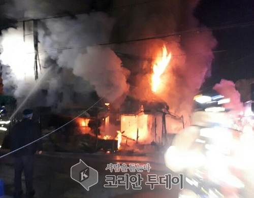 평택 통복시장 화재현장 지휘 소방서장 추락 부상
