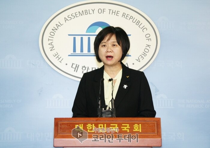 이정미 “성폭력 사건을 자진 공개 …..미투 동참”