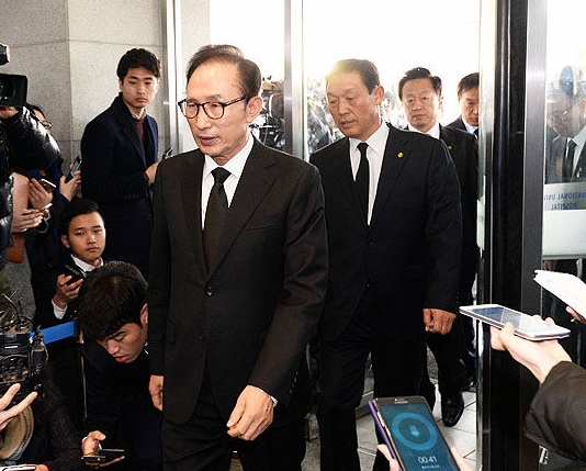 이시형 16시간 검찰조사 후 귀가, 이제 칼날은 MB로?
