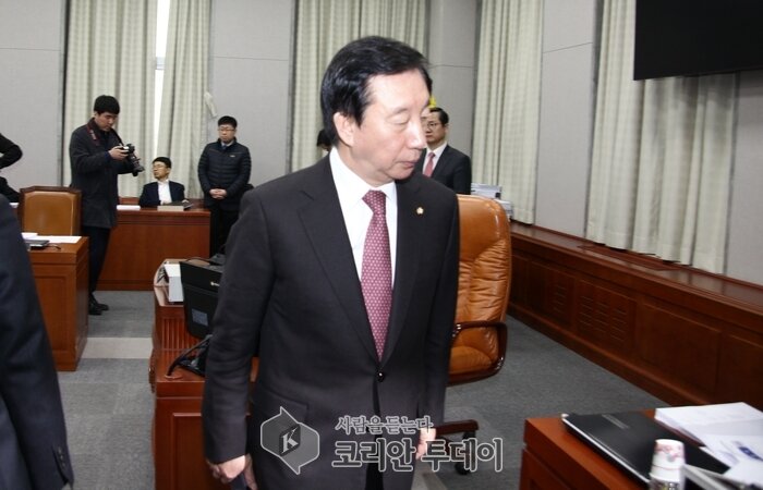 ‘청와대 임 비서실장 출석’ 문제, 또 국회 운영위 파행