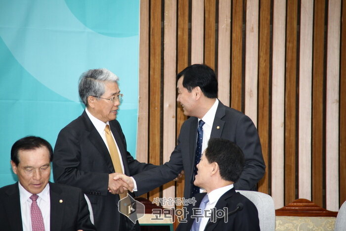 바른미래당 15일 국회에서 열린 의원총회
