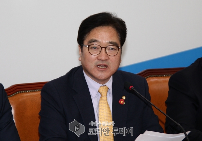 우원식 ‘野4당 개헌 정책 협의체 제안 맹비난”