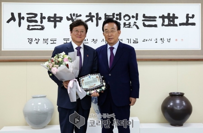 김관용 경북도지사 “한국소방복지재단 감사패 전달”