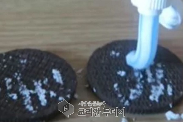 돈 벌기 위해 노숙자에게 ‘치약 과자’ 줘
