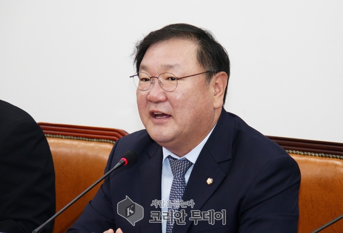 김태년, 野 문재인 정부 경제 정책 비난 사실 무근 정치공세라고 반격