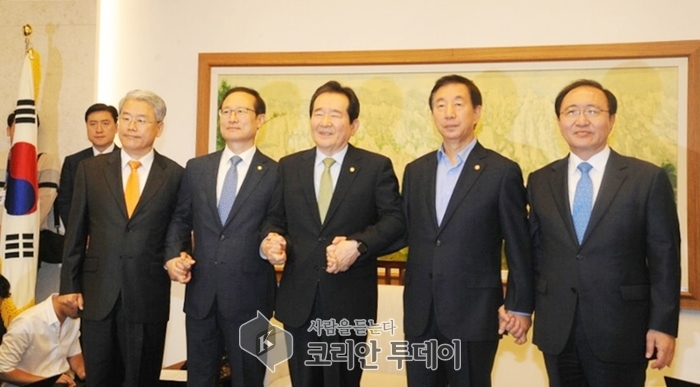 여야 원내대표 정례회동…정세균 국회의장 오후 4시에 강행하겠다.