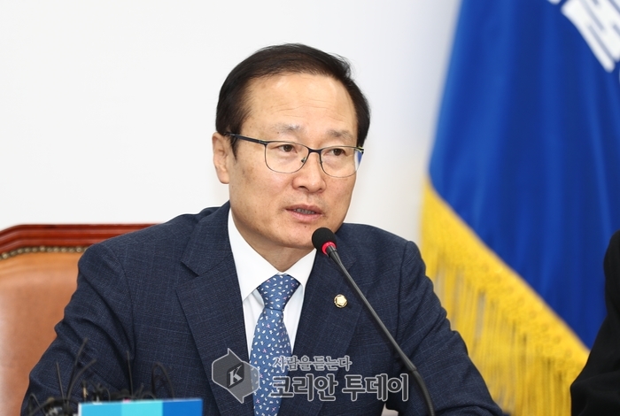 홍영표 “국회의원 4명 사직 처리 안되면 국민 참정권 박탈”