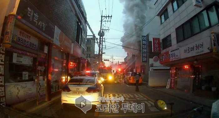 화재로 인한 심리적 충격을 받은 시민에게 재난심리 치료를 지원