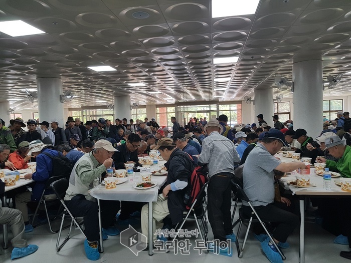 “1004 품바축제” (주)투월드유나이트 봉사단 사랑의 나룸 펼쳐