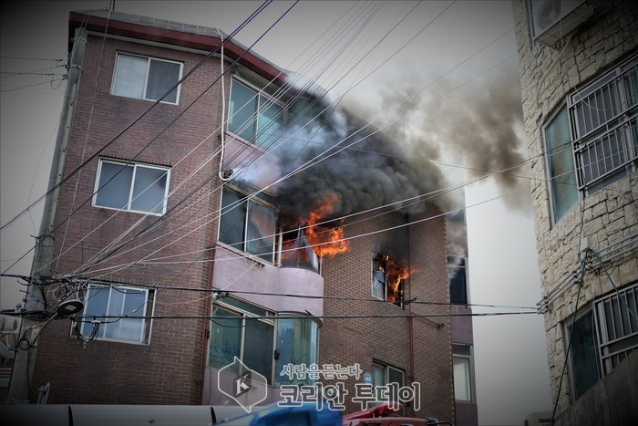 강북구 미아동 다세대주택에서 화재…2명부상