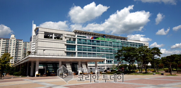공무원 허위 결식아동 만들어 1억 5000만원 횡령