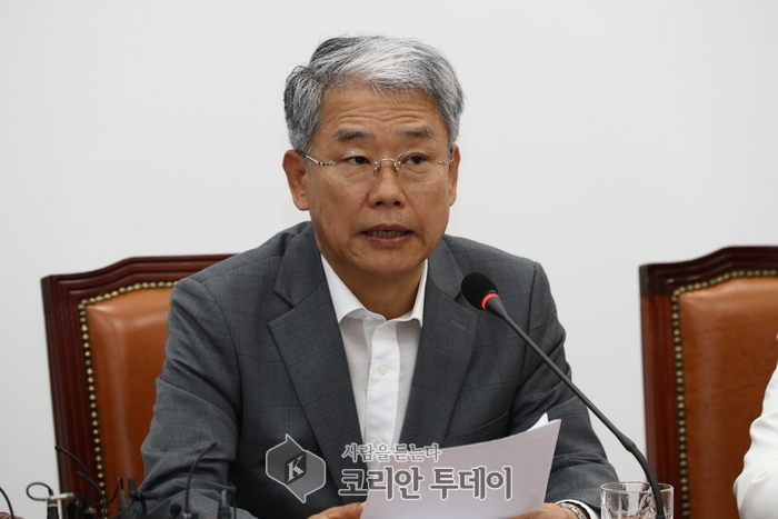 김동철 “文대통령 직접 나서 최저임금 인상 재심해야”