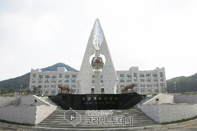 계엄령과 하극상 ……….누구를 위한 군인가