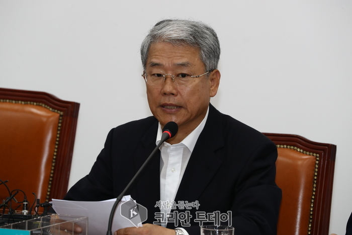 김동철 “경제 암울한데 홍보 열 올리는 靑 개탄”