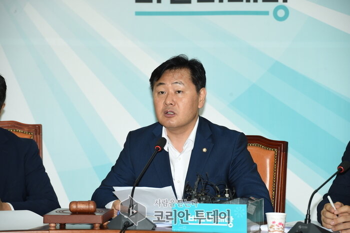 김관영 “헌법개정과 선거구제 개편과 관련한 문 대통령의 결단 촉구한다”