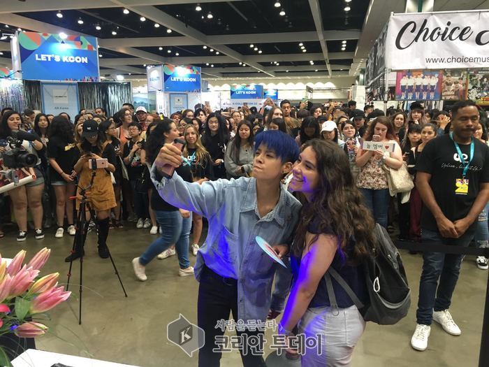 아시아 이노베이션스 그룹, 엠버 리우, ‘KCON 2018 LA’에서 업라이브(Uplive) 통해 온라인 팬미팅 진행!