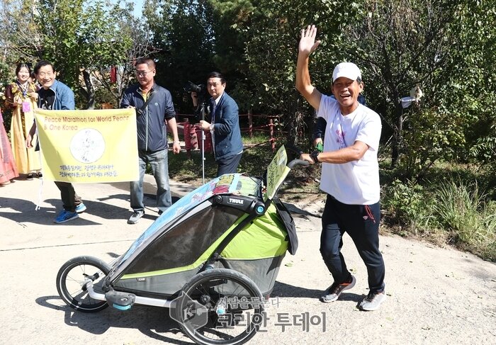 강명구 단동 도착………..압록강 철교 앞 멈처서…..