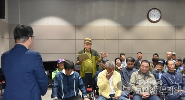 고흥, 추경예산 삭감에 성난 주민들 의회 항의방문