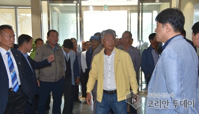 고흥, 추경예산 삭감에 성난 주민들 의회 항의방문