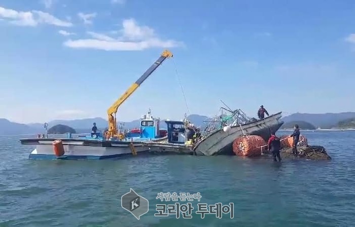 통영해경, 고성군 해상 어선 좌초 2명 전원 구조
