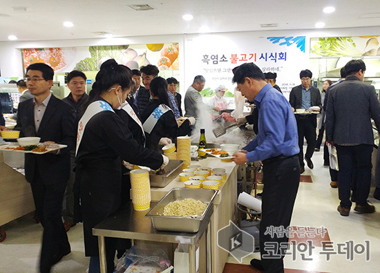 냄새 없는 웰빙육 흑염소고기 드세요