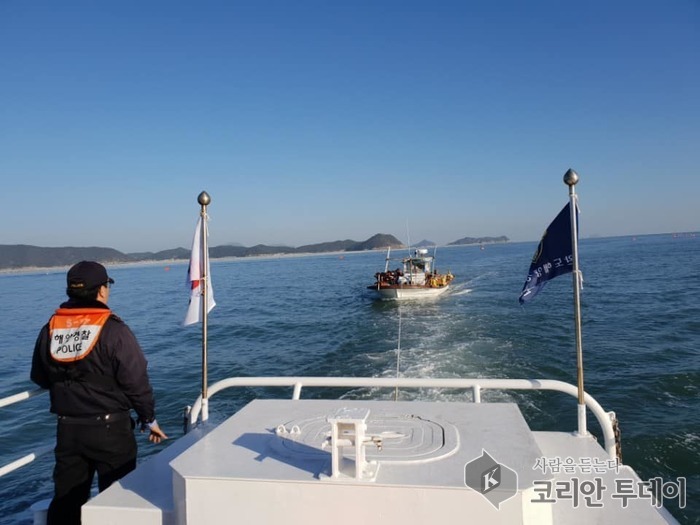 완도해경, 기관고장 선박 예인 승선원 2명 구조