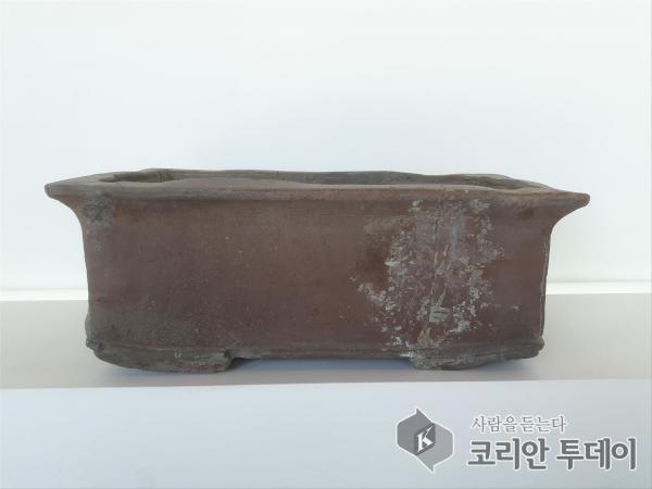 무안군 해제 출신 김석헌 씨, 황토갯벌랜드 분재테마전시관에 중국 고대화분 기증