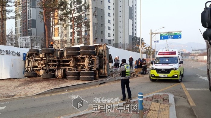 여수소방서, 덤프트럭 전복사고 출동