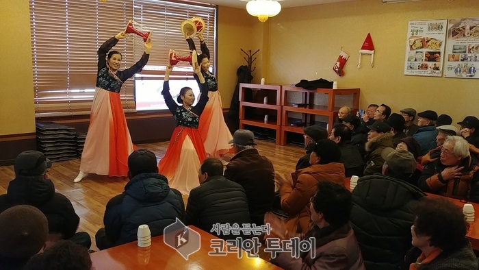 여수시 웅천동 고고차이나, 중앙동 저소득 어르신 식사 대접