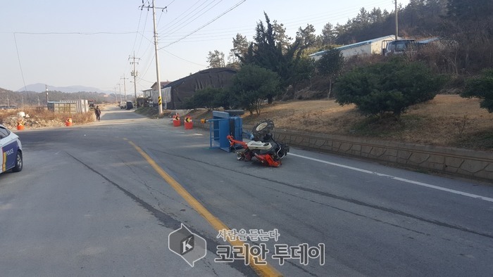 완도해경, 순찰 중 전복된 경운기에서 2명 구조
