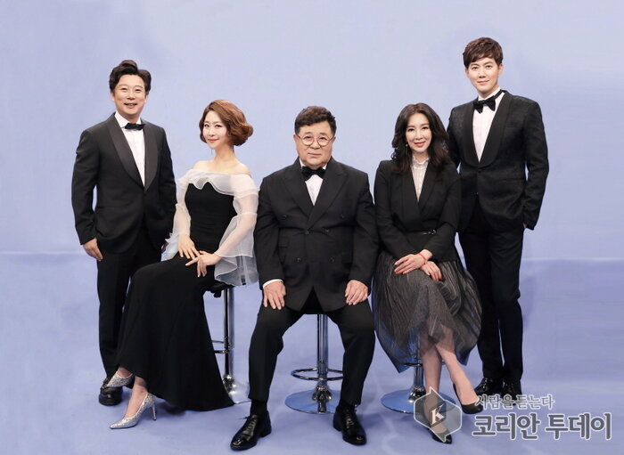 모던 패밀리’ 최종 편성 확정! 2월 22일(금) 첫 방송! 금요일 밤 ‘예능 전쟁’ 불 지핀다!