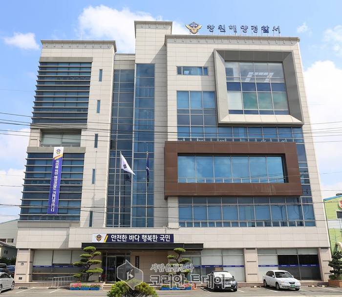 창원해경ㆍ창원시 진해구 속천 앞바다 크레인 부선 침수