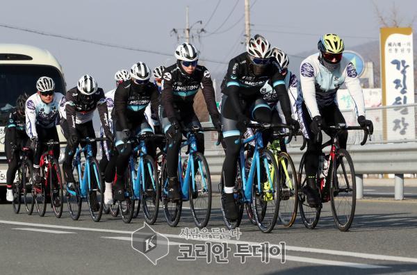 전국 사이클 선수단 따뜻한 강진에서 전지훈련 비지땀